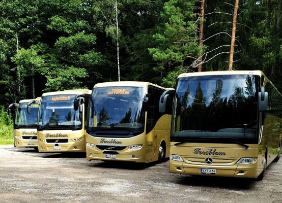 Kaj Forsblominbussar i rad framifrån.