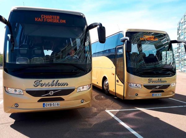 Kaj Forsblom Oy:n 49-paikkaiset turistibussit