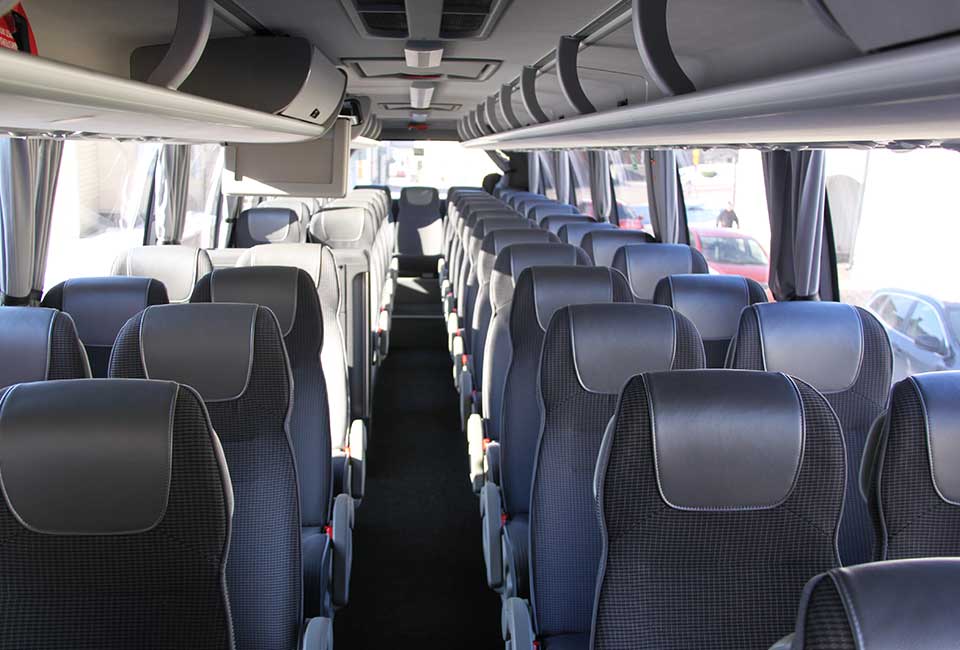 Siistit ja modernit 57+2-paikkaiset turistibussit