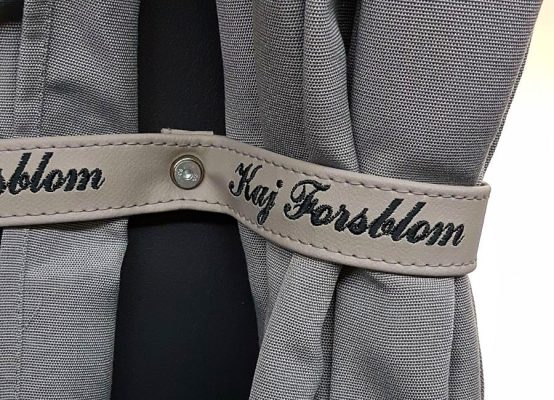 bussens gardiner med logo. Kaj Forsblom.